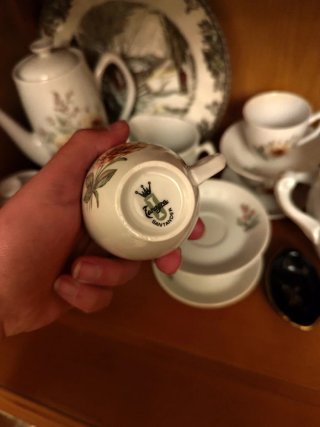 Conjunto de tazas de café y platos