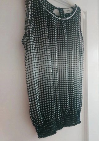 Blusa Fórmula Joven lunares.