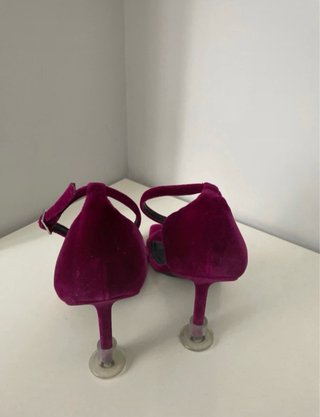 Sandalias terciopelo frambuesa De Zara