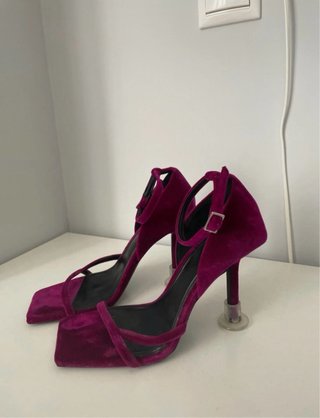 Sandalias terciopelo frambuesa De Zara