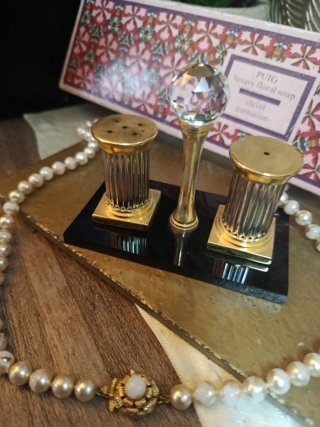 *Salero y pimentero de cristal y oro antiguo nuevo