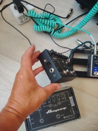Pedal Bajo Ampeg SCR-DI