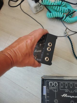 Pedal Bajo Ampeg SCR-DI