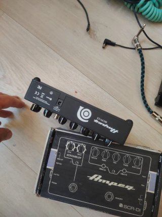 Pedal Bajo Ampeg SCR-DI