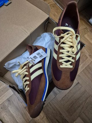 Zapatillas Adidas Marrones y Moradas