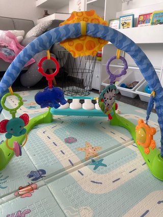 Gimnasio para bebé con piano Fisher-Price
