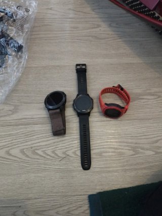 3.   Relojes.  Garmin.   Por.  Sólo.  500 eur.