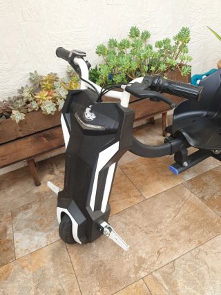 Triciclo eléctrico infantil