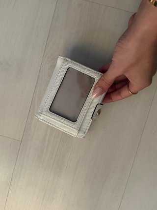 Monedero Guess Blanco y Dorado