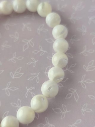 Pulsera de mineral natural concha blanca