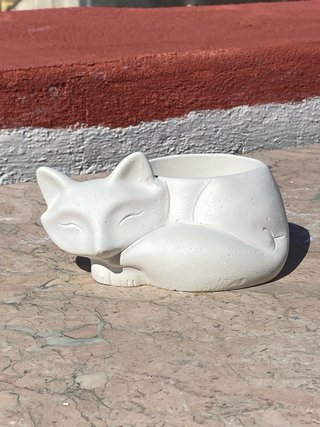 Vasetto in gesso a forma di gatto