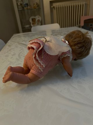 Bambola morbida con ciuccio