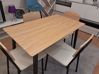 Mesa de comedor con 4 sillas