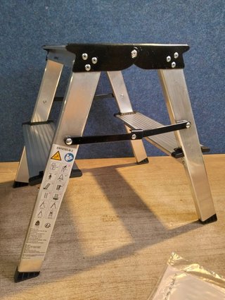 Escalera de Aluminio con 2 Peldaños