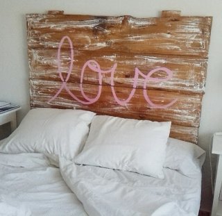 Cabecero de cama LOVE madera rústica