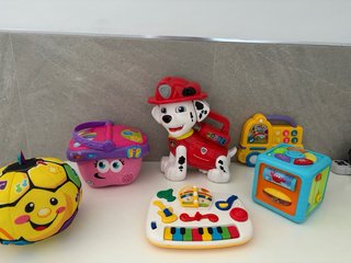 Lote Juguetes Bebé: Pelota, Cesta, Perro, Teclado