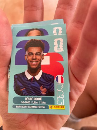 Cromo Panini Désiré Doué 2026