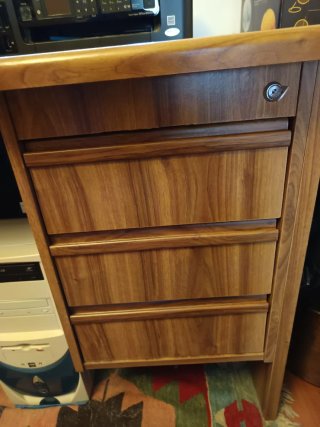 Mesa de escritorio contrachapada