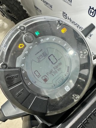 OCASION - HUSQVARNA SVARTPILEN 125 2023