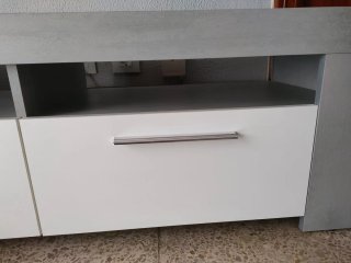 Mueble TV gris y blanco
