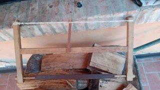 Antica sega a telaio in legno vintage