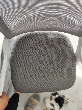 Silla de escritorio ergonómica gris y blanca