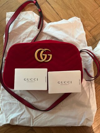 Borsa Gucci in velluto rossa con logo GG oro