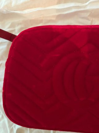 Borsa Gucci in velluto rossa con logo GG oro