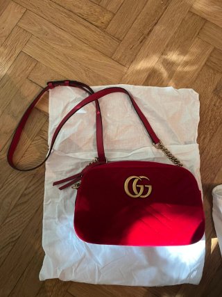 Borsa Gucci in velluto rossa con logo GG oro