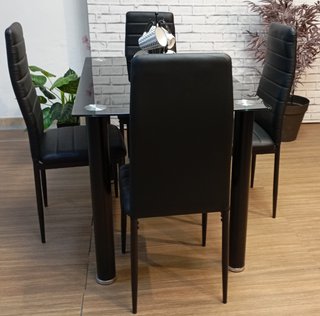 "Mesa comedor”+ 4 sillas, Negras, Cómodas. Oferta!