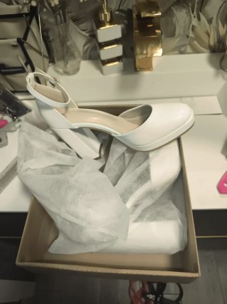 Tacones blancos nuevos