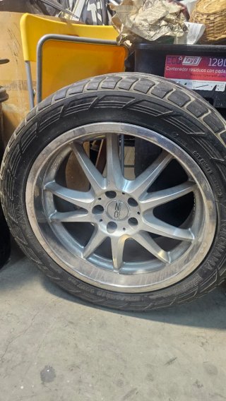 4 Llantas OZ 275/45 R19.  200€ las 4