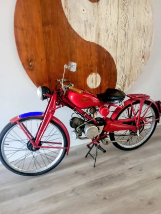 Moto Guzzi 65 Hispania Roja con documentación