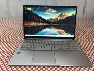 Asus Vivobook 15 compró 2025 - Garantía hasta 2028