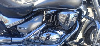 Moto Cruiser Azul y Plateada
