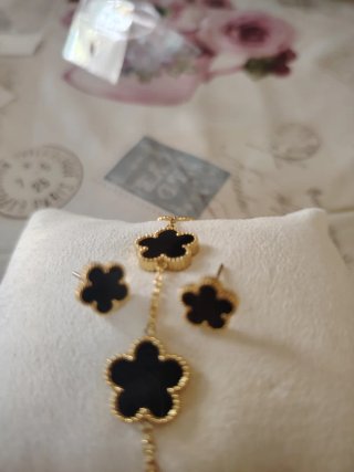 Bracciale e orecchini quadrifoglio neri