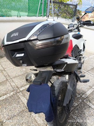 Maleta Givi V47 y soporte metalico Givi BMW F800GS