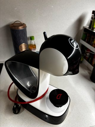 Cafetera Dolce Gusto Blanca y Negra
