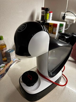 Cafetera Dolce Gusto Blanca y Negra