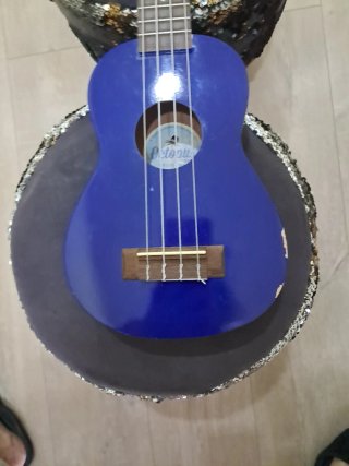 Ukelele azul para niños