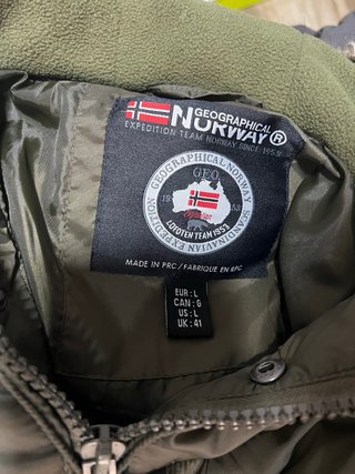 Chaqueta tipo canguro marca Norway