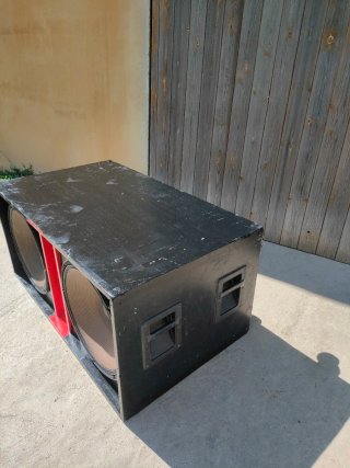 Subwoofer Doble 18 con conos o solo la caja vacia