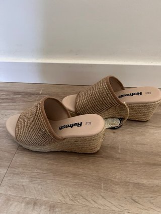 Sandalias cuña Refresh marrón talla 37 Nuevas