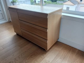 Cómoda IKEA de madera