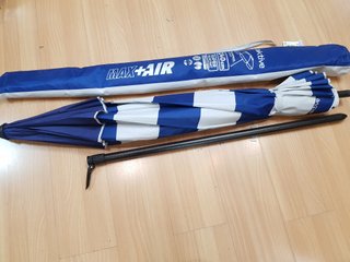 Sombrilla playa AKTIVE plegable azul/blanco