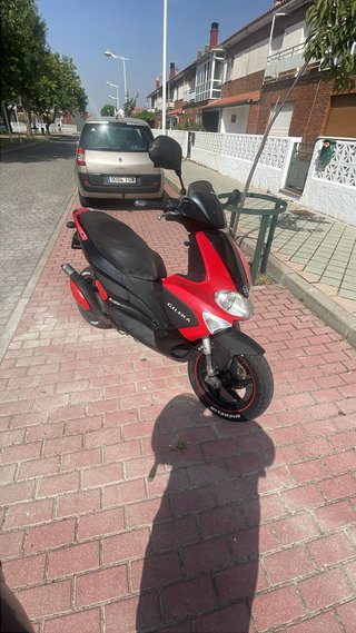 Moto Scooter 49cc Roja y Negra