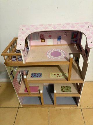 Casa de muñecas de madera
