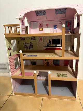 Casa de muñecas de madera