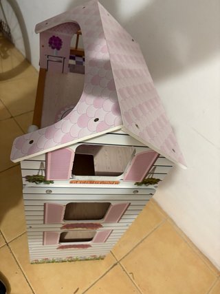 Casa de muñecas de madera