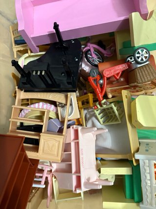Casa de muñecas de madera